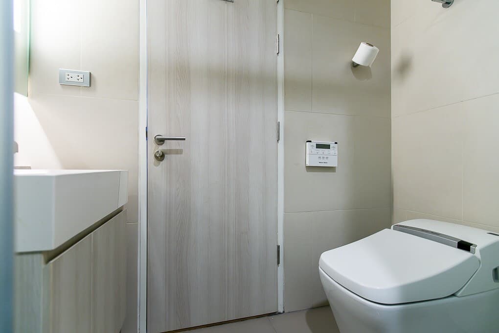 707 – 324_bathroom.jpg